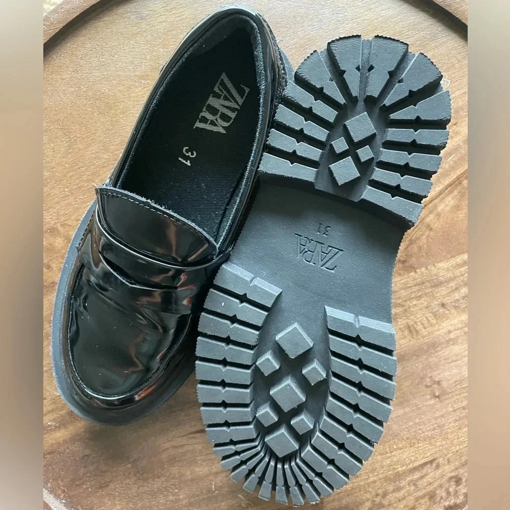 Zara Girls Black Patent Leather Loafers Size 31